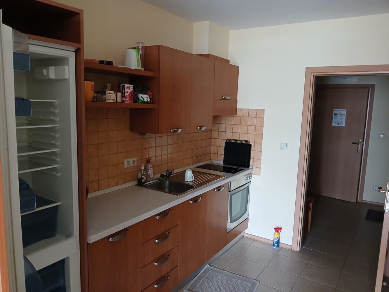 Atrakcyjny apartament z jedną sypialnią przy samej plaży w Pomorie – komfort, baseny i strefa SPA