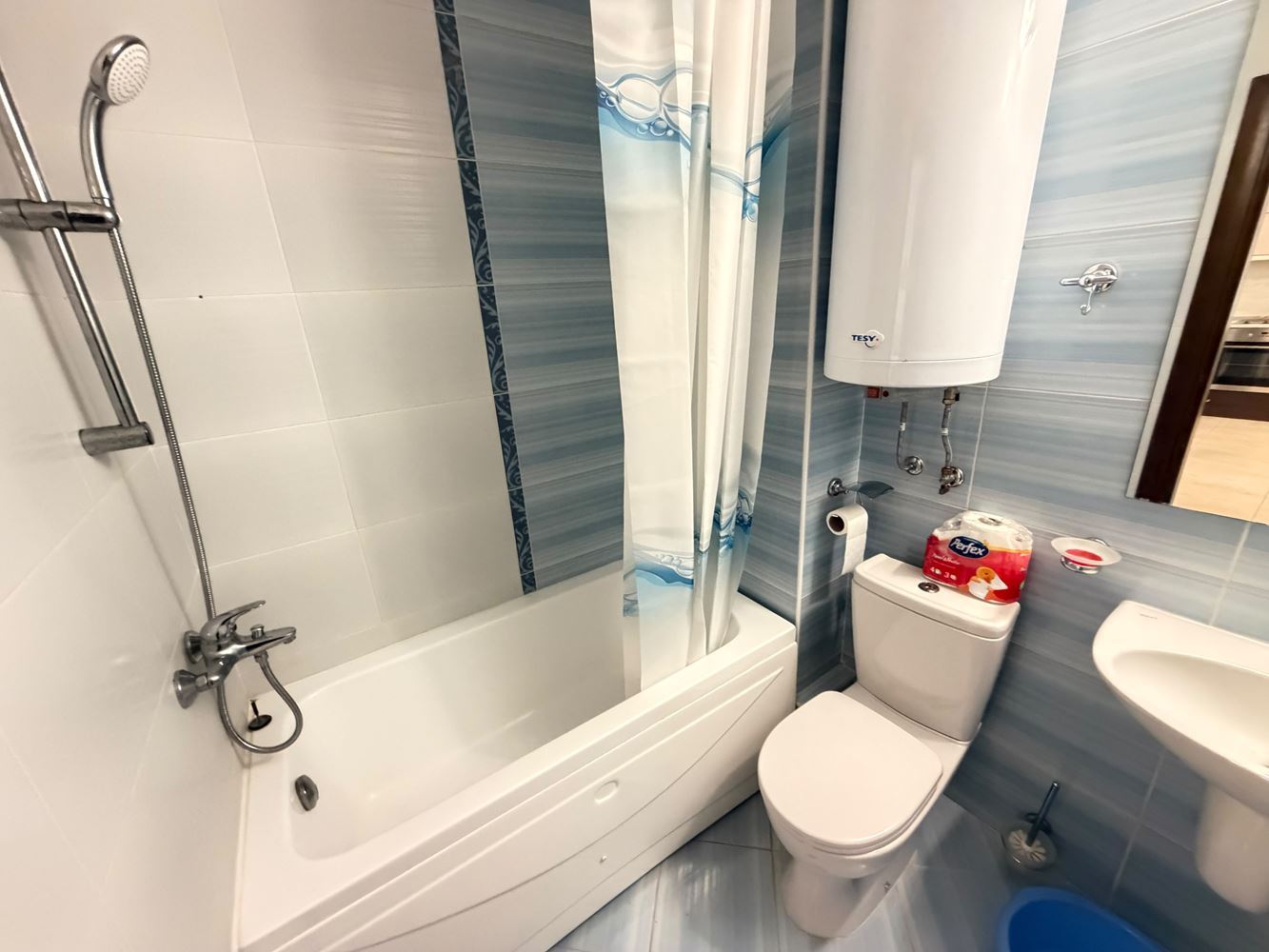 Apartament w pierwszej linii brzegowej z bezpośrednim dostępem do plaży w Sveti Vlas – prywatny ogródek przy apartamencie