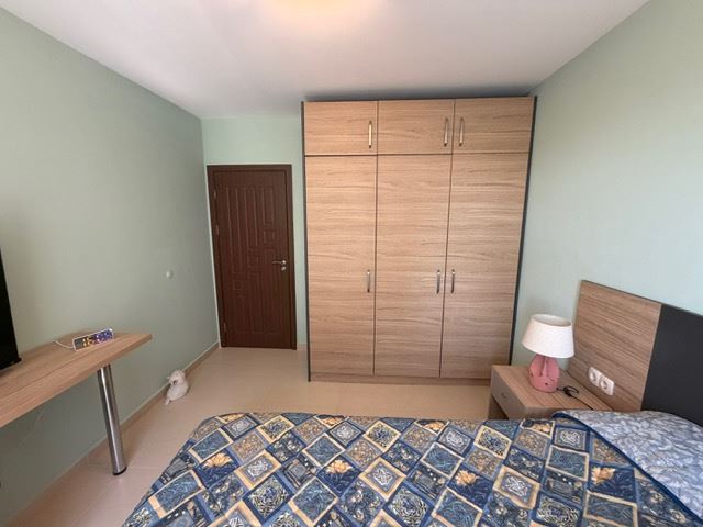 Przestronny apartament z 2 sypialniami w pierwszej linii brzegowej z frontalnym panoramicznym widokiem na morze