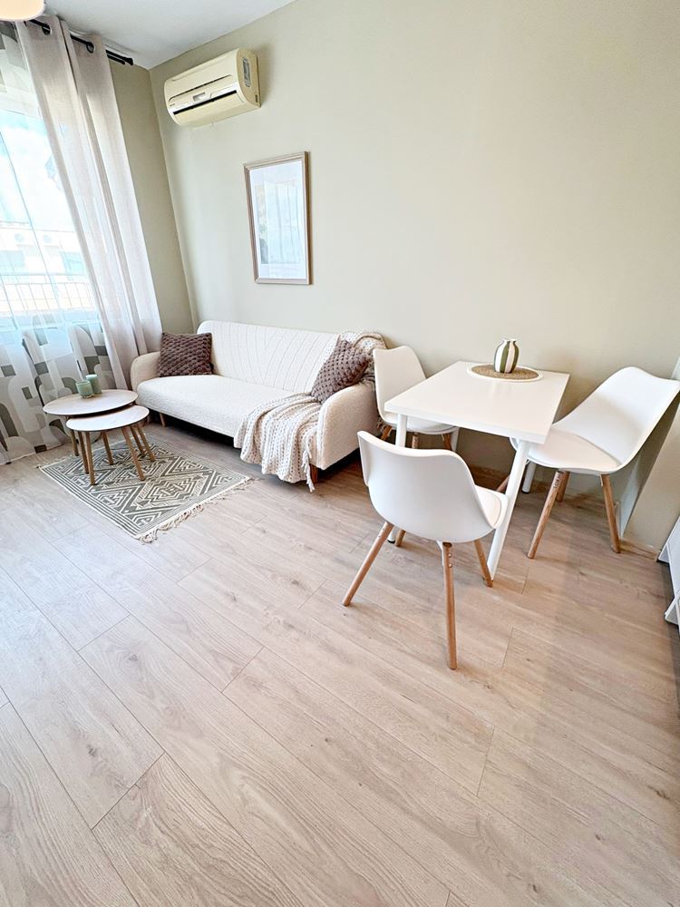 Stylowe mieszkanie z jedną sypialnią z niską opłatą za utrzymanie w doskonałym kompleksie w Słonecznym Brzegu – gotowe do zamieszkania lub inwestycji