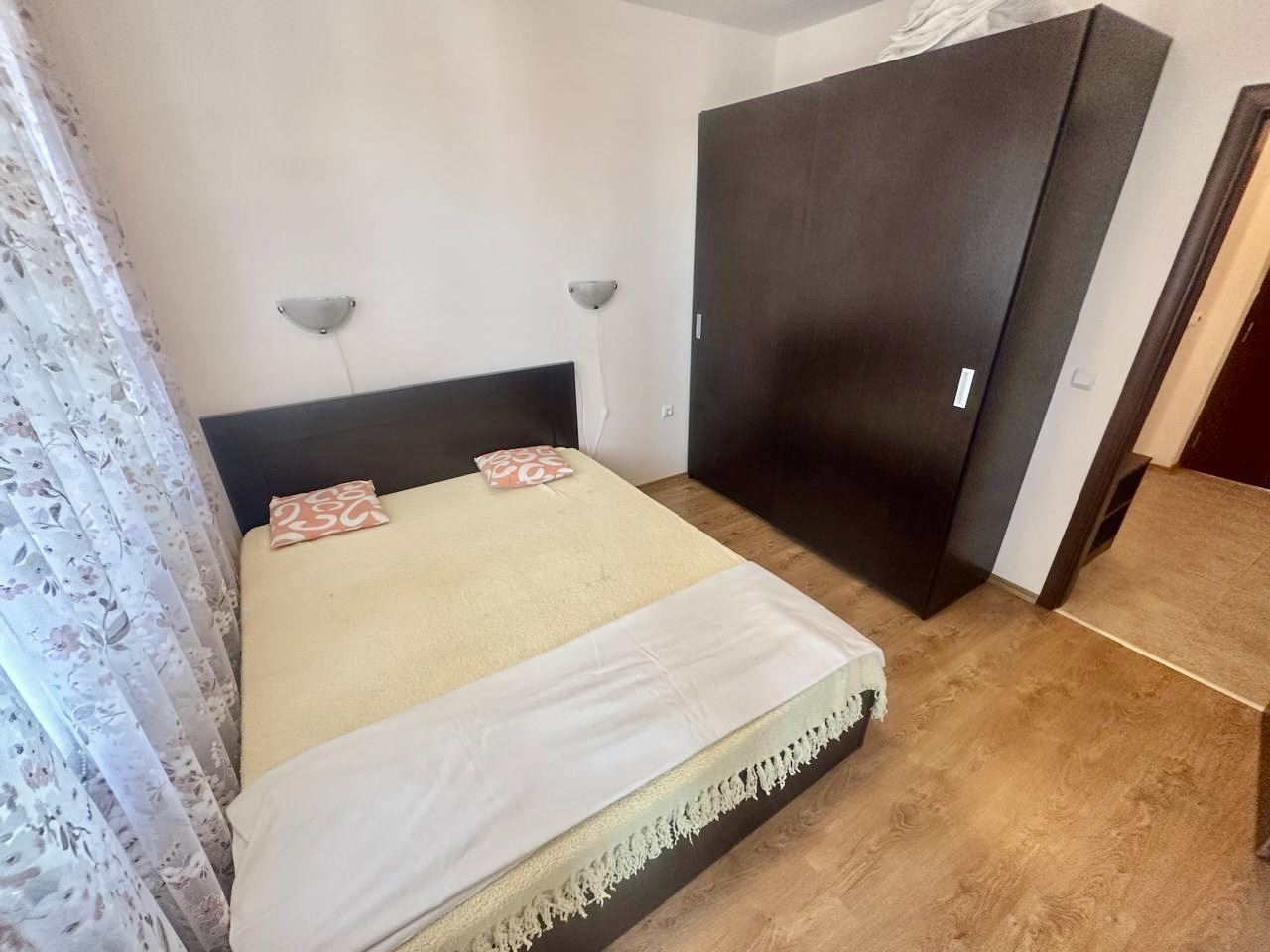 Przestronny apartament z jedną sypialnią z widokiem na zielony dziedziniec w Nessebarze