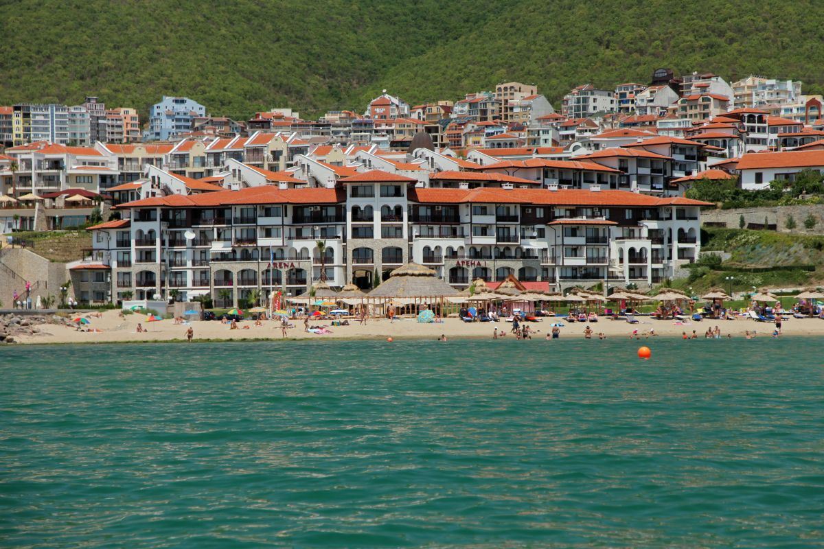 Apartament w pierwszej linii w Sveti Vlas – stylowa nieruchomość przy plaży i marinie jachtowej „Marina Dinevi”