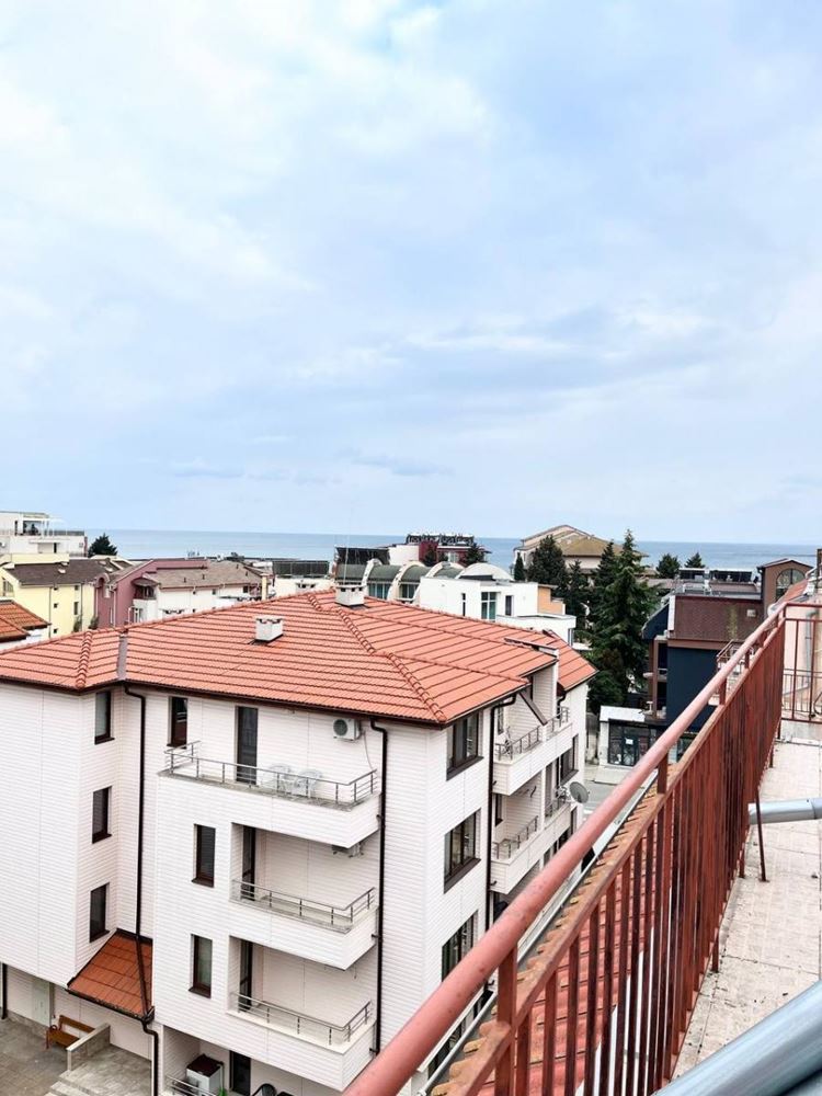Przestronny apartament dwupoziomowy z dwiema sypialniami między Rawdą a Nessebarem – 200 metrów od plaży, bez opłaty za utrzymanie!  Writing