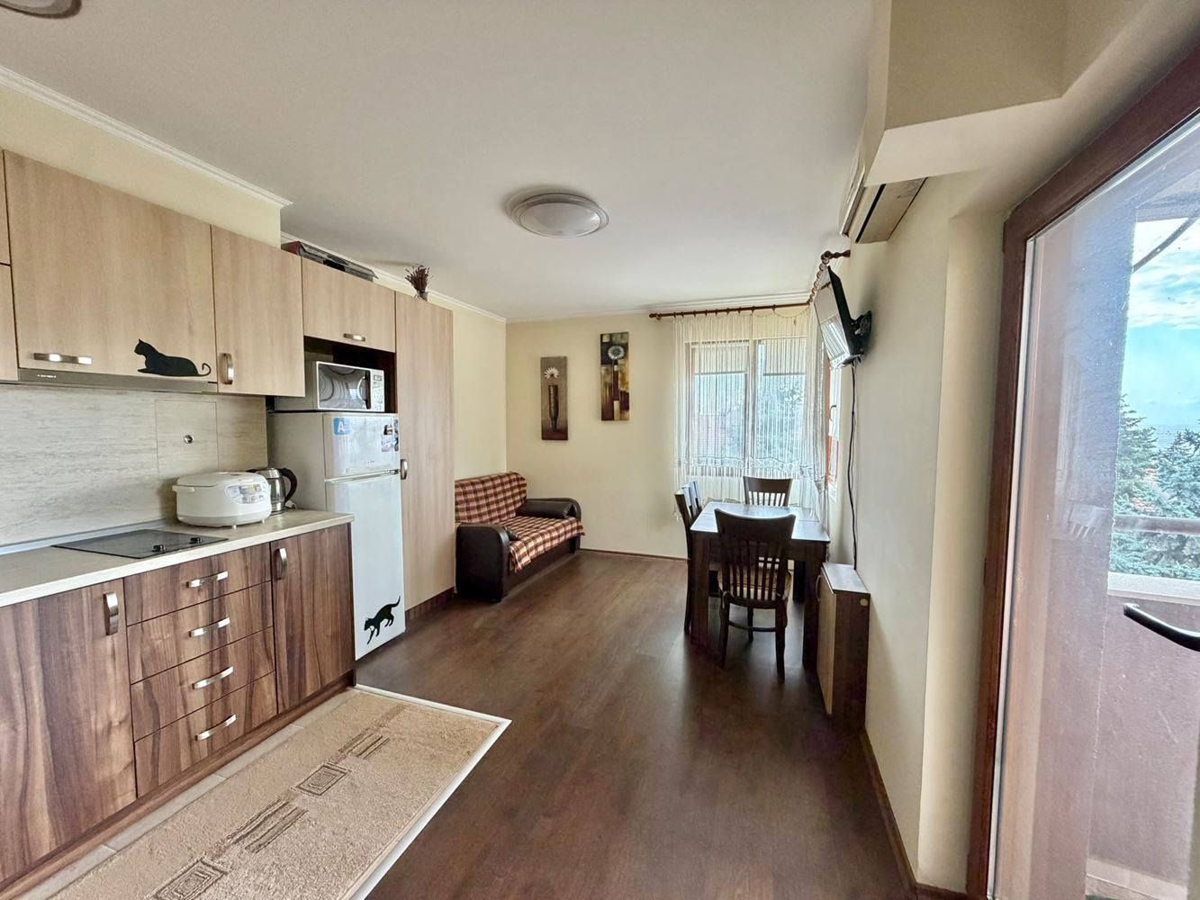 Apartament z jedną sypialnią z widokiem na morze i niską opłatą za utrzymanie w Rawdzie