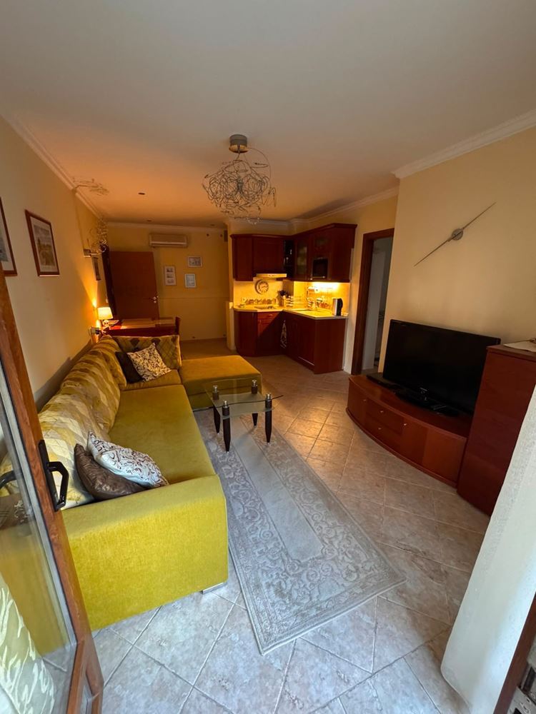 Apartament z dwiema sypialniami i widokiem na morze wśród sosen – luksus i spokój przy samej plaży w Sozopolu