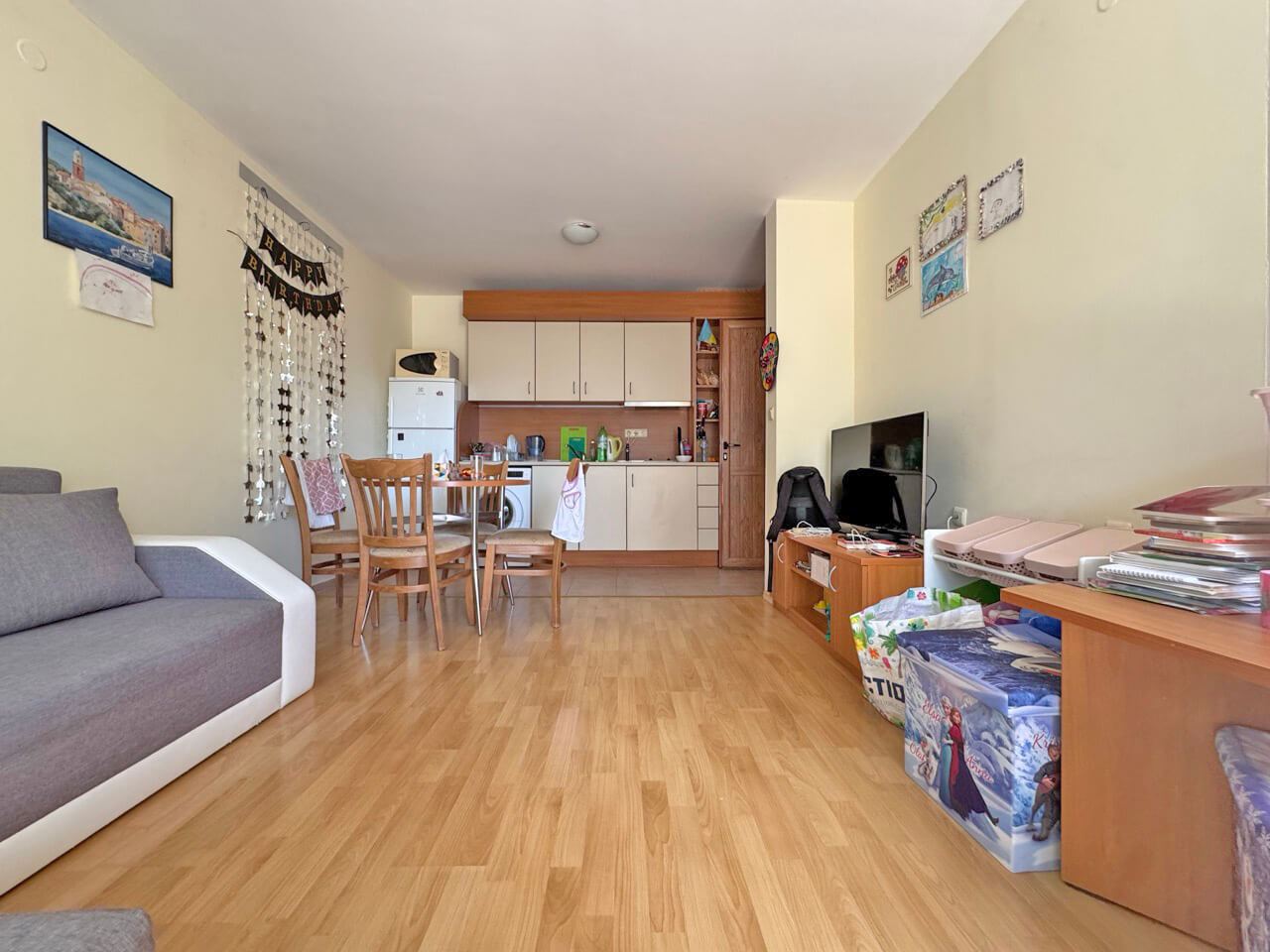 Apartament z dwiema sypialniami w Słonecznym Brzegu – doskonała lokalizacja blisko morza, komfort i pełna gotowość do zamieszkania