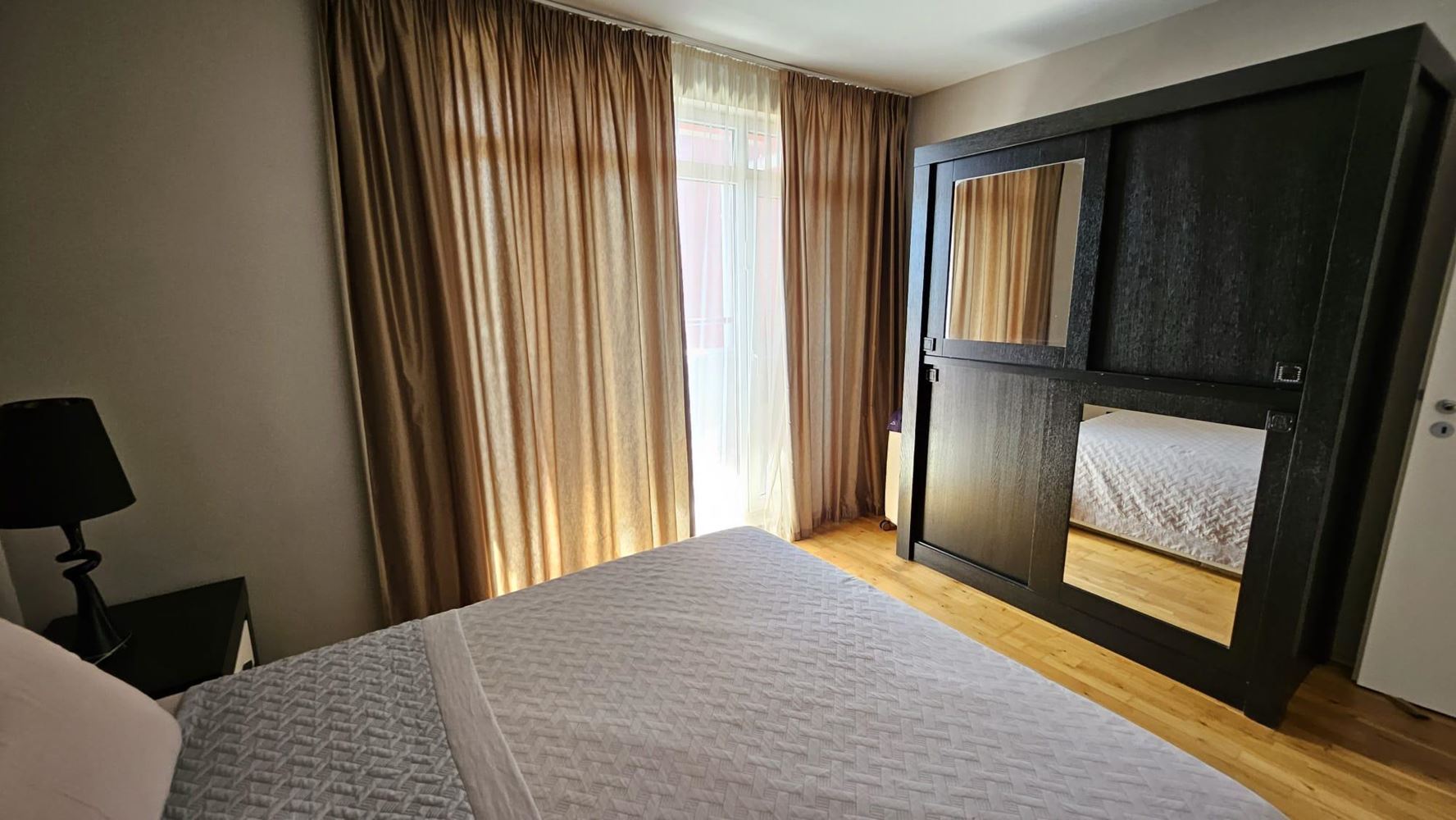 Apartament z dwiema sypialniami w pierwszej linii brzegowej w Kiten z panoramicznym widokiem na morze i imponującymi tarasami