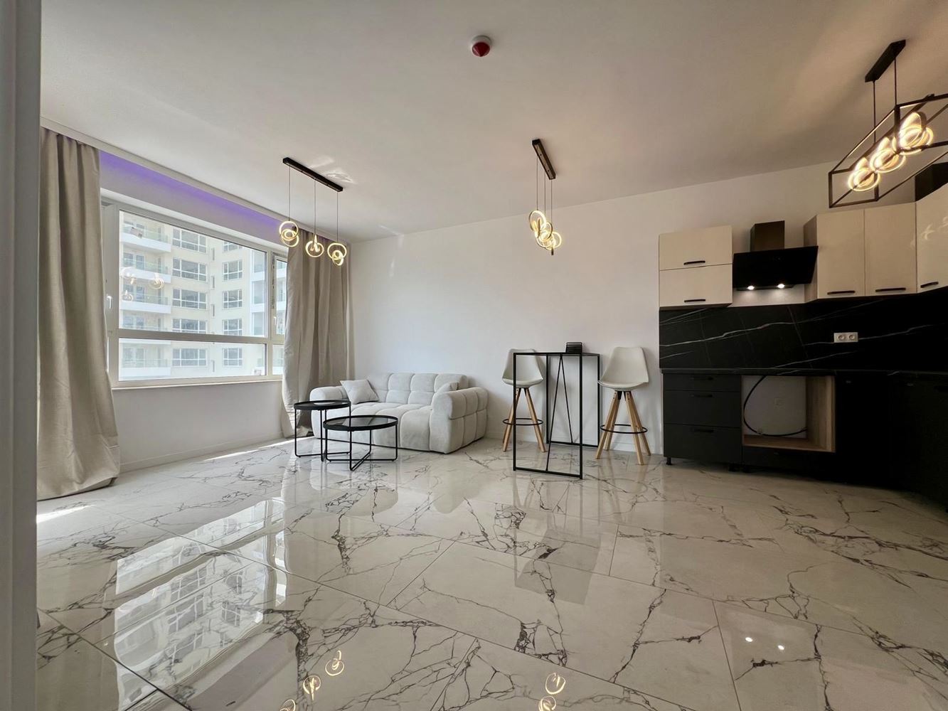 Nowoczesny apartament z jedną sypialnią z panoramicznym widokiem w prestiżowym kompleksie – gotowy do zamieszkania