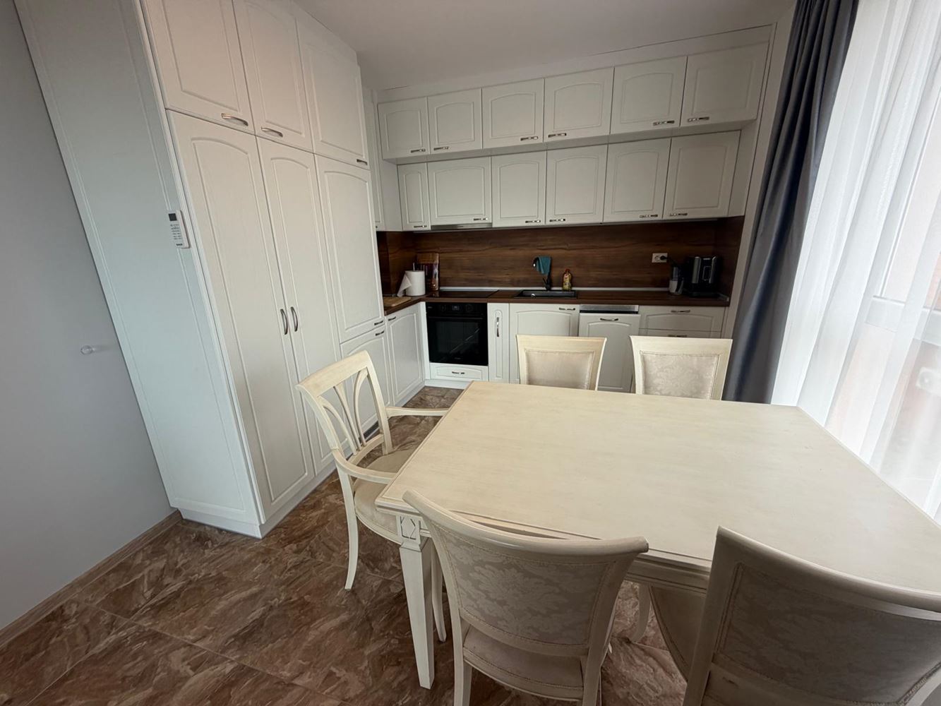 Apartament z 2 sypialniami w nowoczesnym kompleksie z pięknym otoczeniem zieleni w Rawdzie