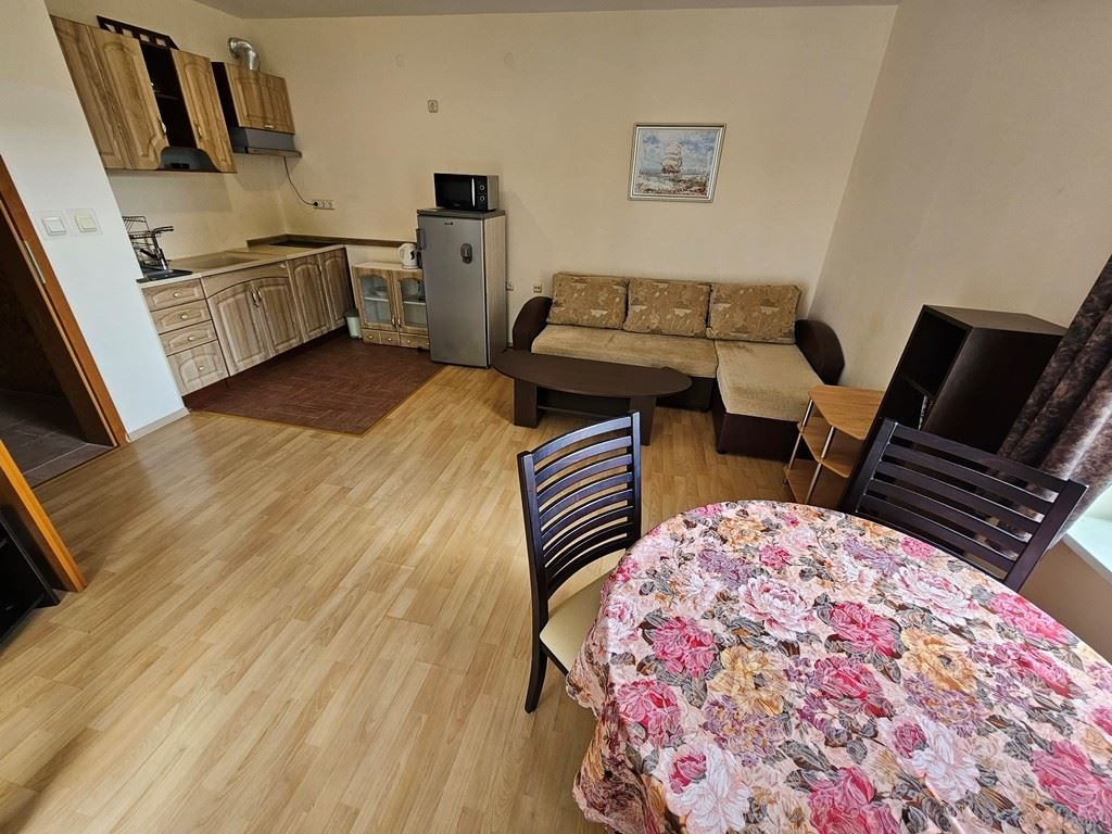 Apartament z jedną sypialnią na pierwszej linii morza w strzeżonym kompleksie w Elenite