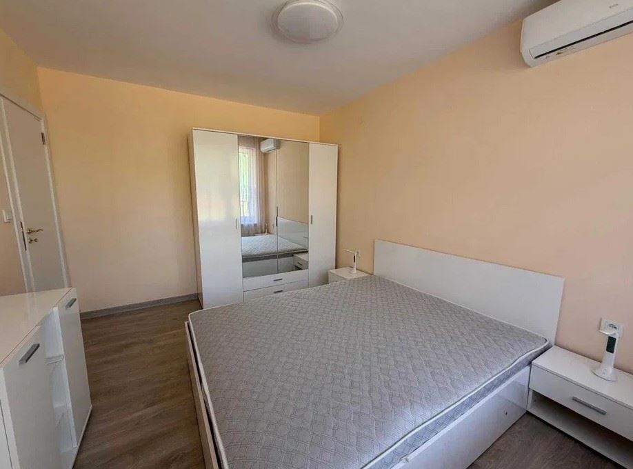 Apartament w pierwszej linii brzegowej w Elenite – generalny remont, prąd do użytku mieszkalnego i bezpośredni dostęp do plaży