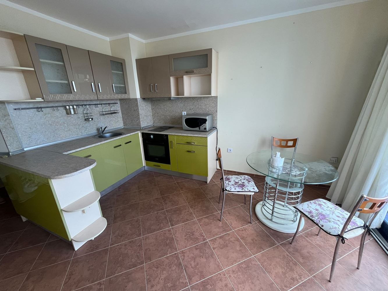 Apartament z dwiema sypialniami w pierwszej linii brzegowej w Pomorie z imponującą panoramą morza