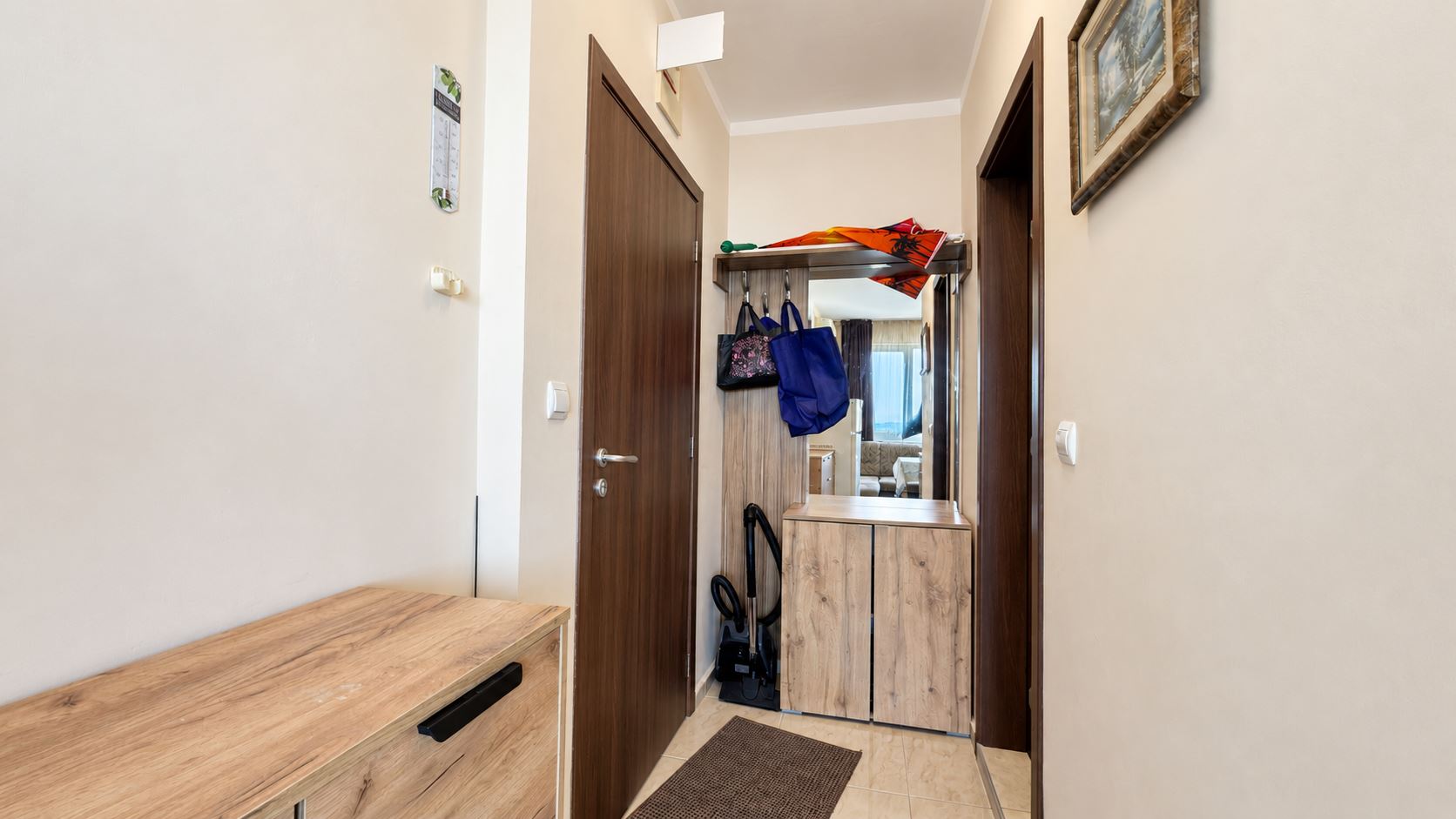 Przytulny, niewielki apartament z jedną sypialnią w kompleksie z basenem i całodobową ochroną