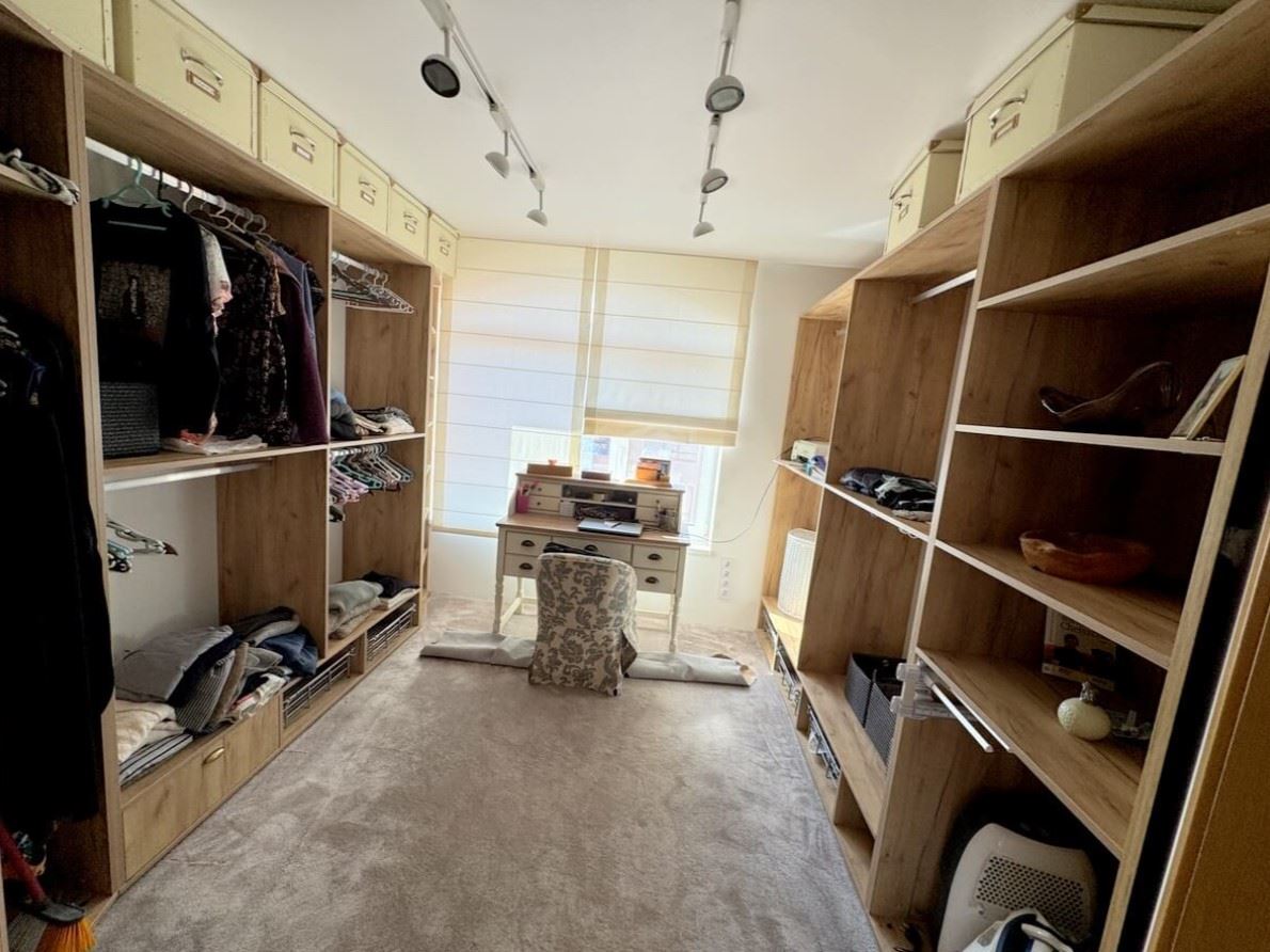 Apartament z dwoma sypialniami w prestiżowym kompleksie zamkniętym w Świętym Własie – pierwsza linia komfortu i natury