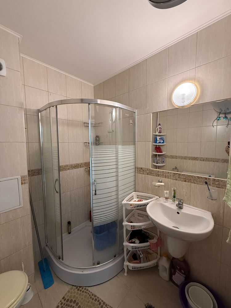 Apartament z jedną sypialnią wśród zieleni, w kompleksie z basenem i placem zabaw