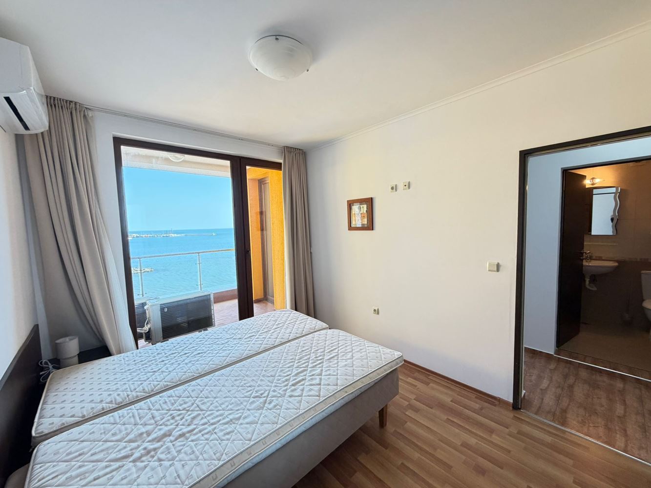 Apartament z dwiema sypialniami i bezpośrednim widokiem na morze, w pierwszej linii brzegowej w Nessebarze