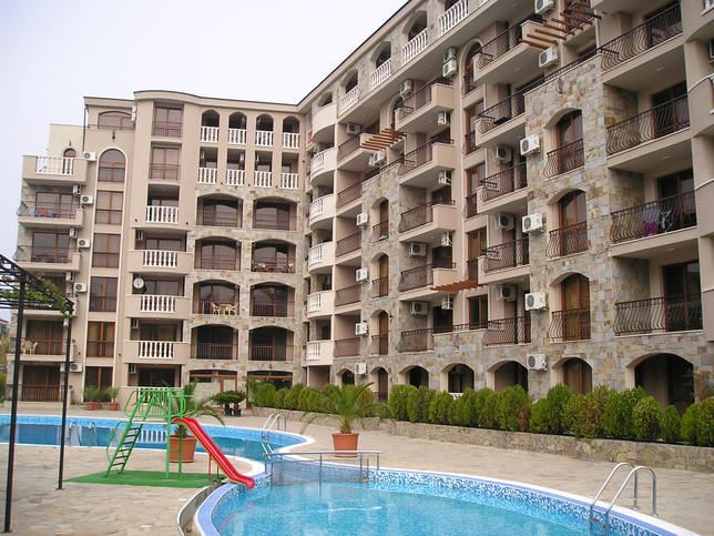 Przestronny apartament z jedną sypialnią w całorocznym kompleksie – doskonały wybór do zamieszkania i inwestycji