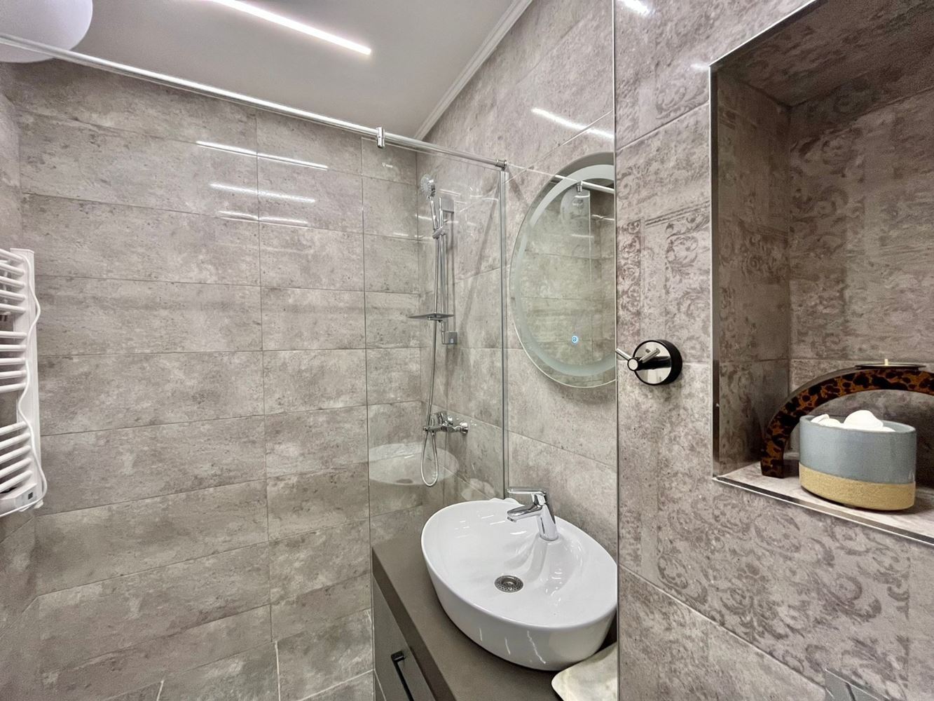 Dwupoziomowy apartament z dwiema sypialniami w centrum Rawdy – luksus, komfort i doskonała lokalizacja blisko morza