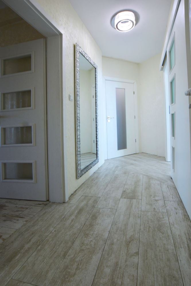 Luksusowy apartament trzypokojowy z widokiem na morze na pierwszej linii w Rawdzie – 114 m², dwa tarasy i pełen komfort