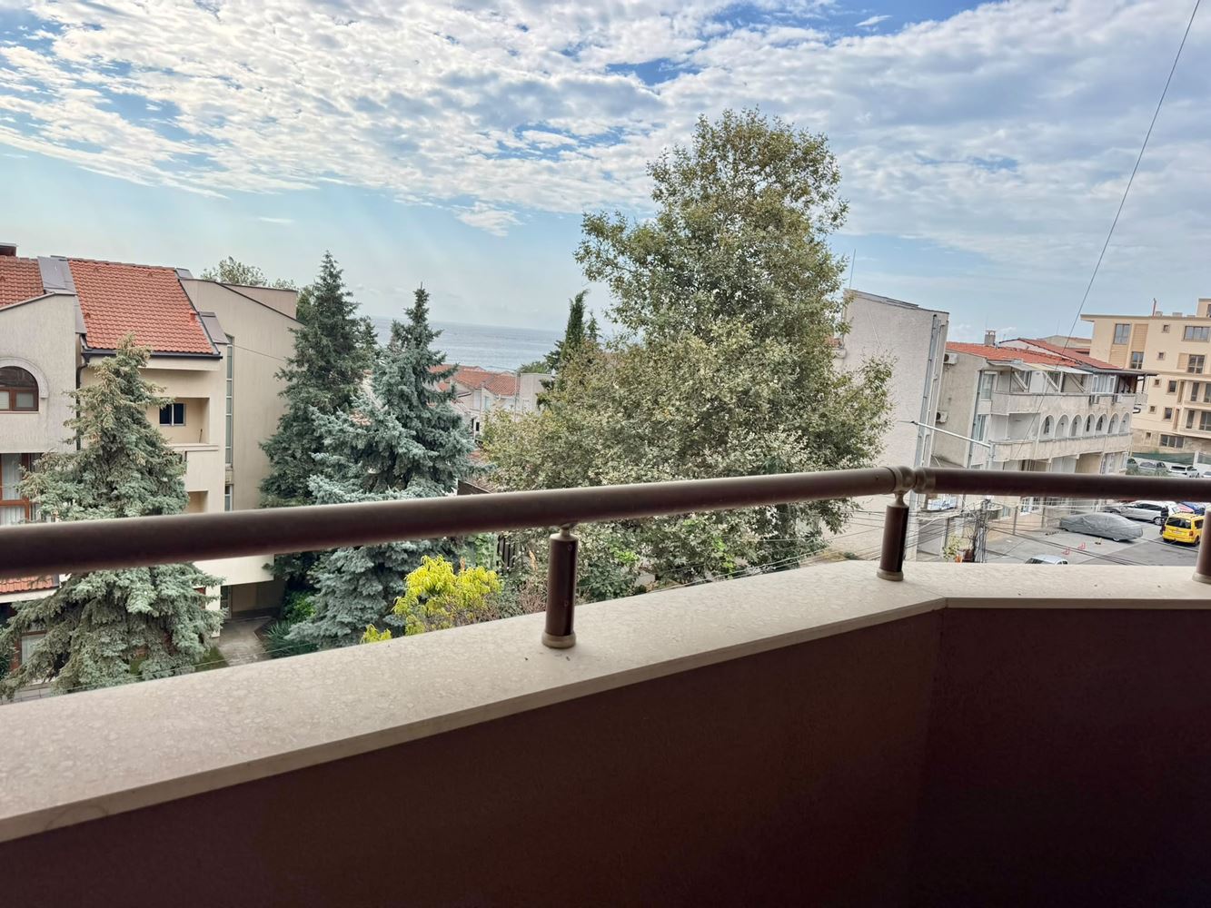 Apartament z jedną sypialnią z widokiem na morze i niską opłatą za utrzymanie w Rawdzie