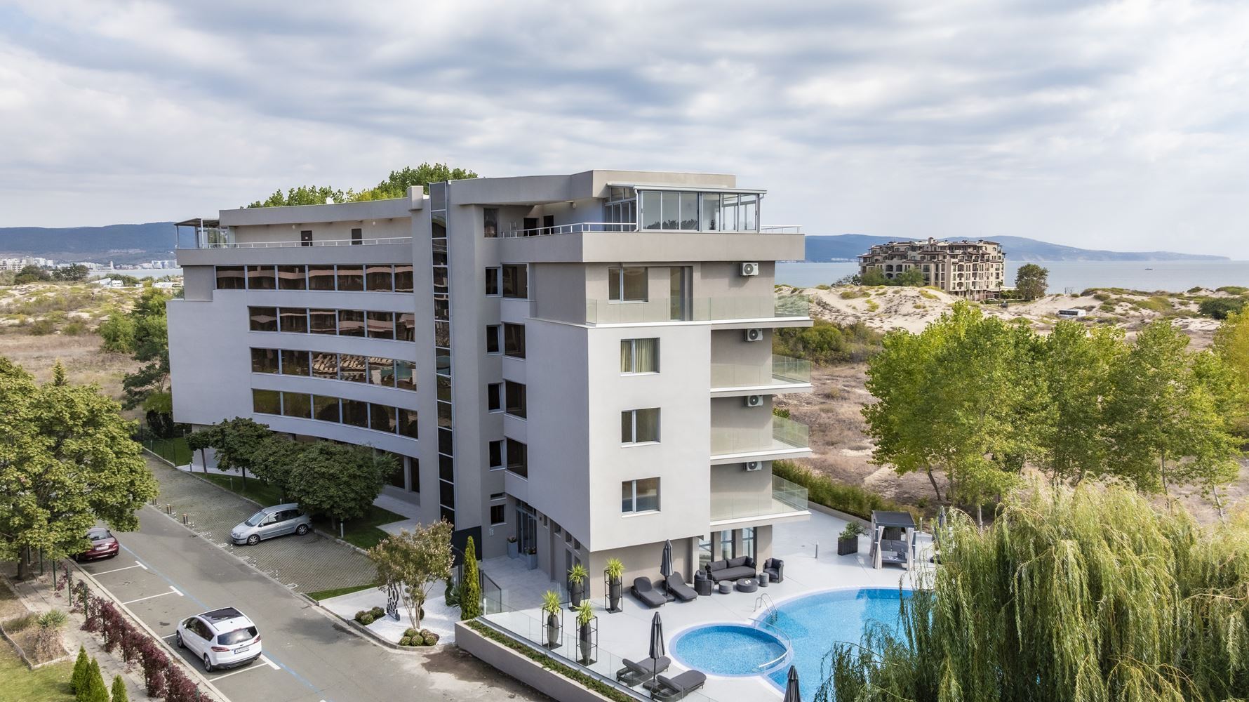 Pierwsza linia brzegowa w Słonecznym Brzegu – przestronny apartament z jedną sypialnią z widokiem na morze, góry i miasto