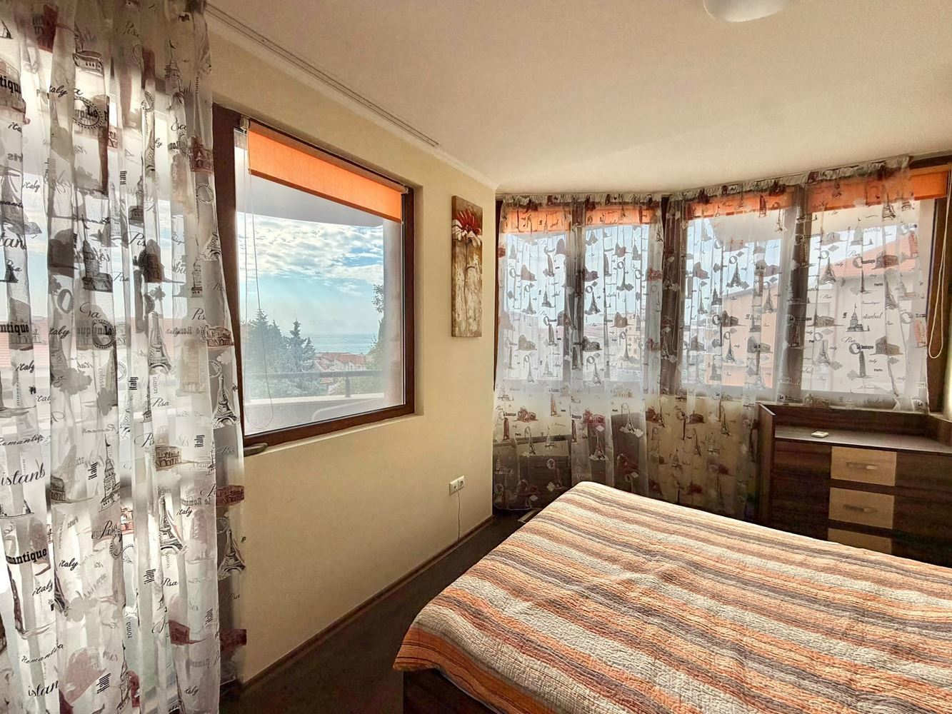 Apartament z jedną sypialnią z widokiem na morze i niską opłatą za utrzymanie w Rawdzie