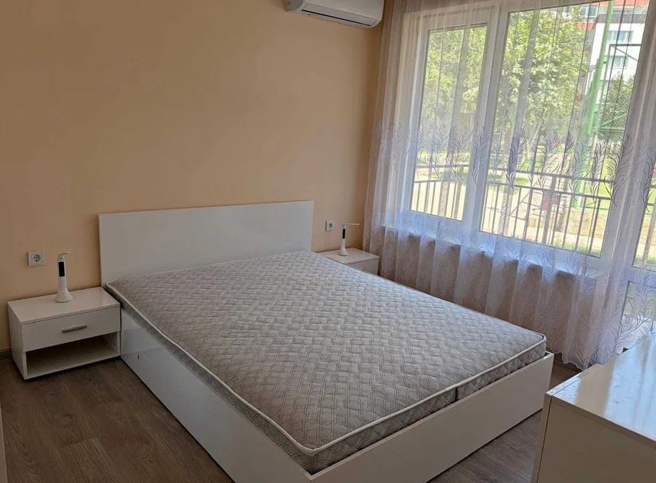 Apartament w pierwszej linii brzegowej w Elenite – generalny remont, prąd do użytku mieszkalnego i bezpośredni dostęp do plaży