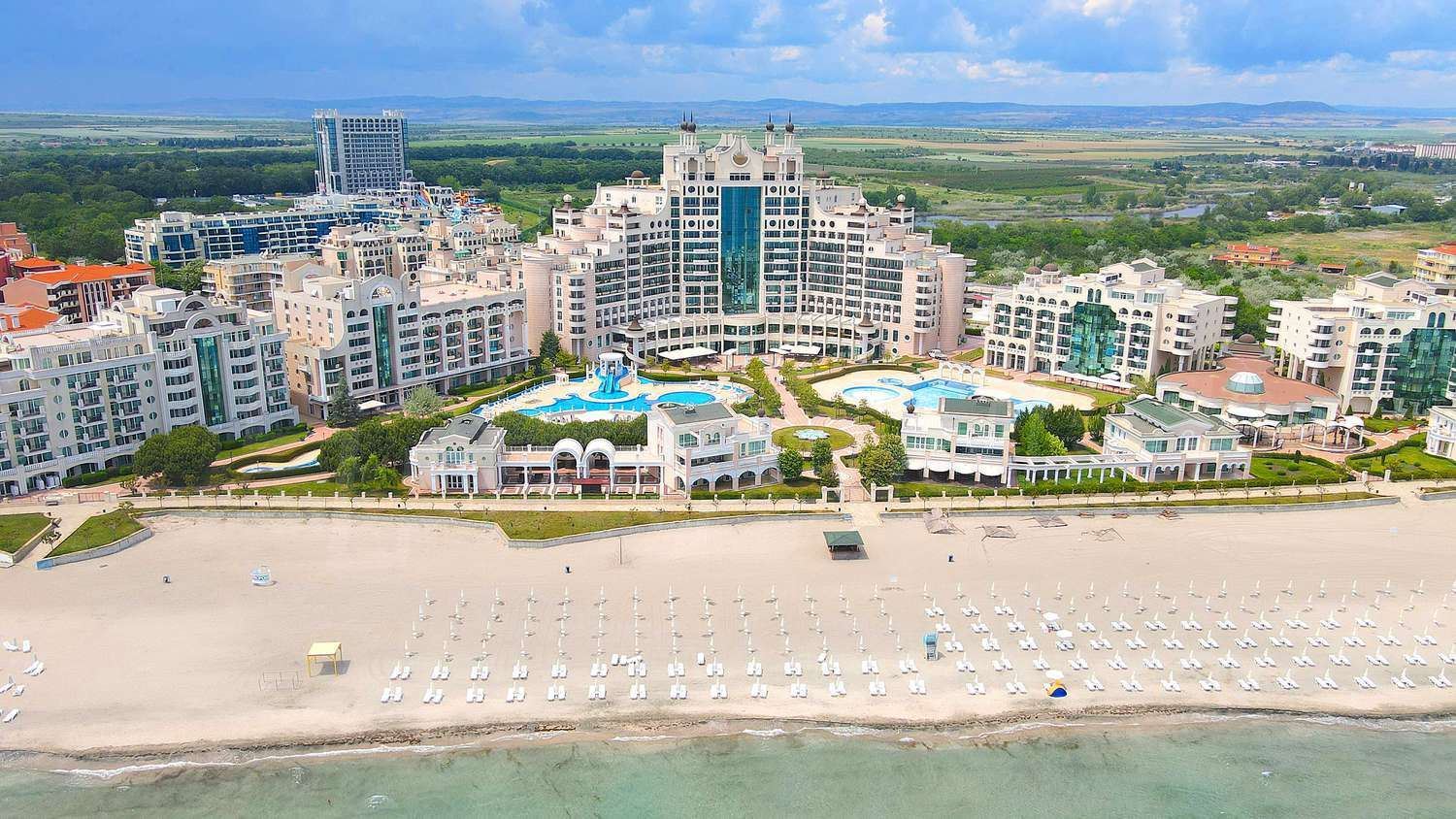 Pierwsza linia brzegowa w Pomorie – mieszkanie z jedną sypialnią w luksusowym kompleksie przy Południowej Plaży