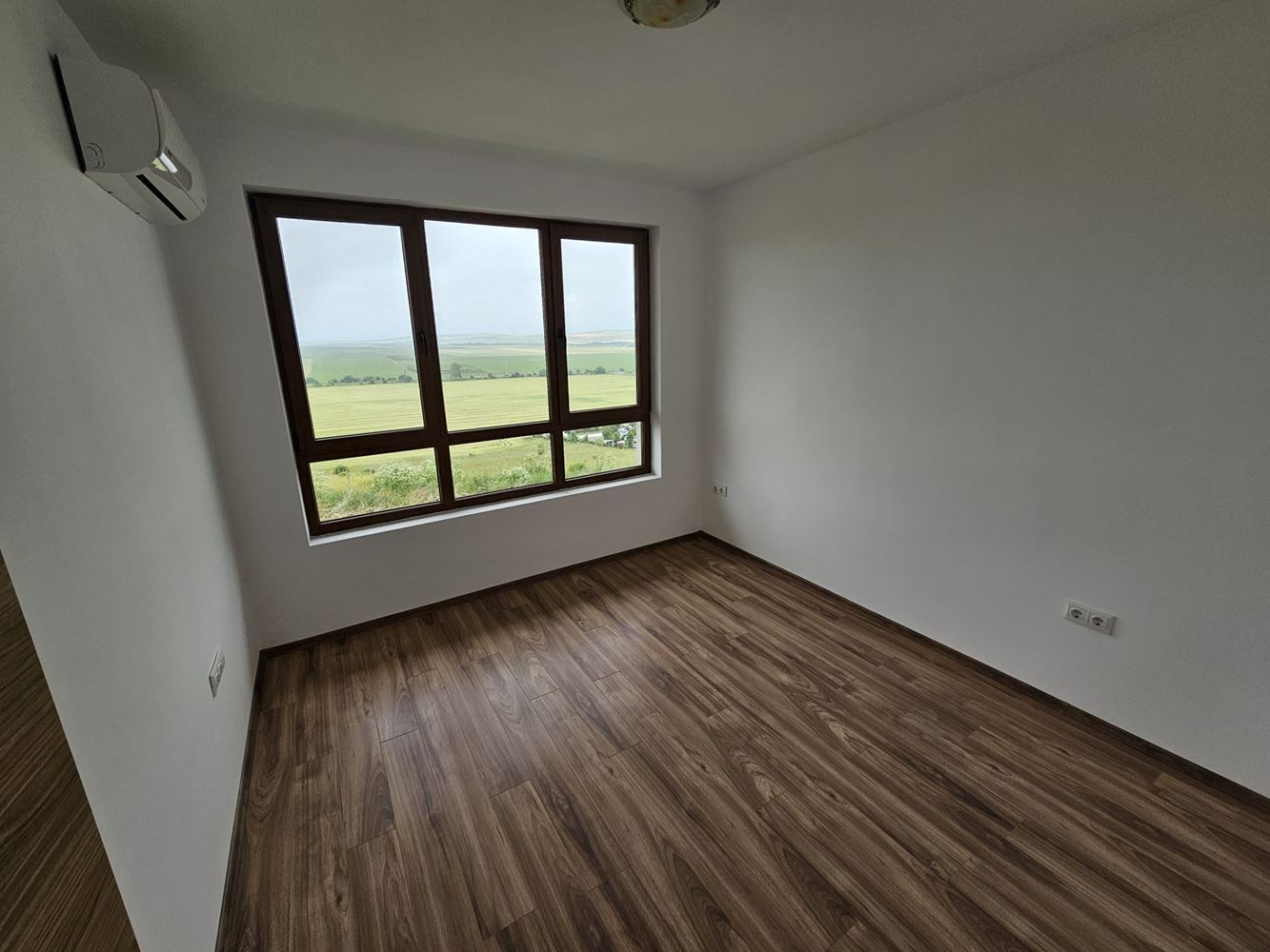 Dwupokojowe mieszkanie z panoramicznym widokiem w spokojnym kompleksie koło Aheloy
