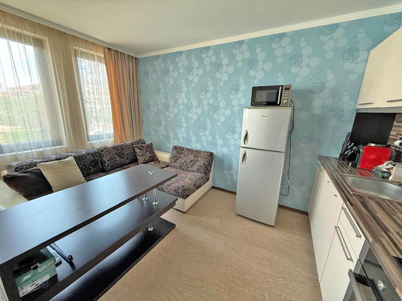 Elegancki apartament z jedną sypialnią w Świętym Własie – komfort, spokój i śródziemnomorski styl blisko morza