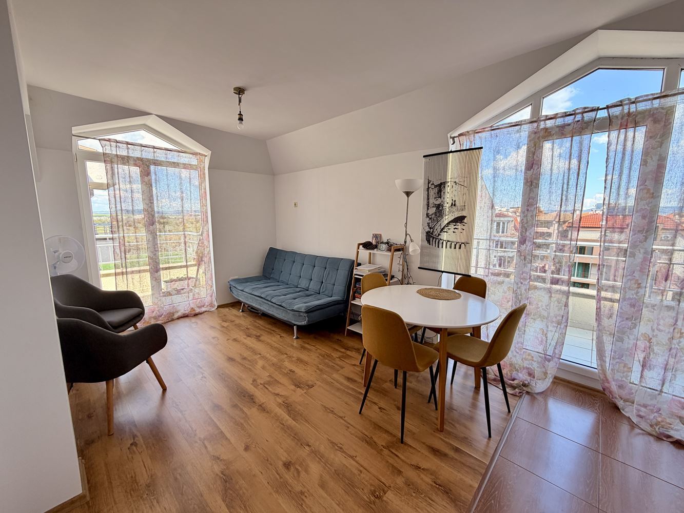 Przestronny apartament z jedną sypialnią w doskonałej lokalizacji w dzielnicy Czerno More, Nesebyr