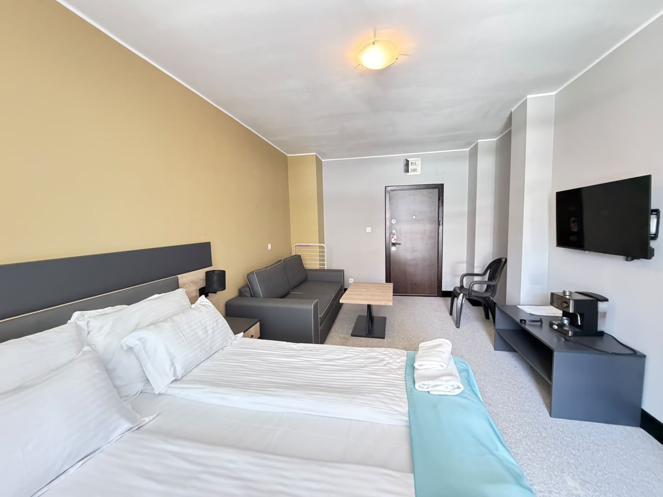Luksusowy apartament w pierwszej linii morza w Słonecznym Brzegu z frontalnym widokiem na morze
