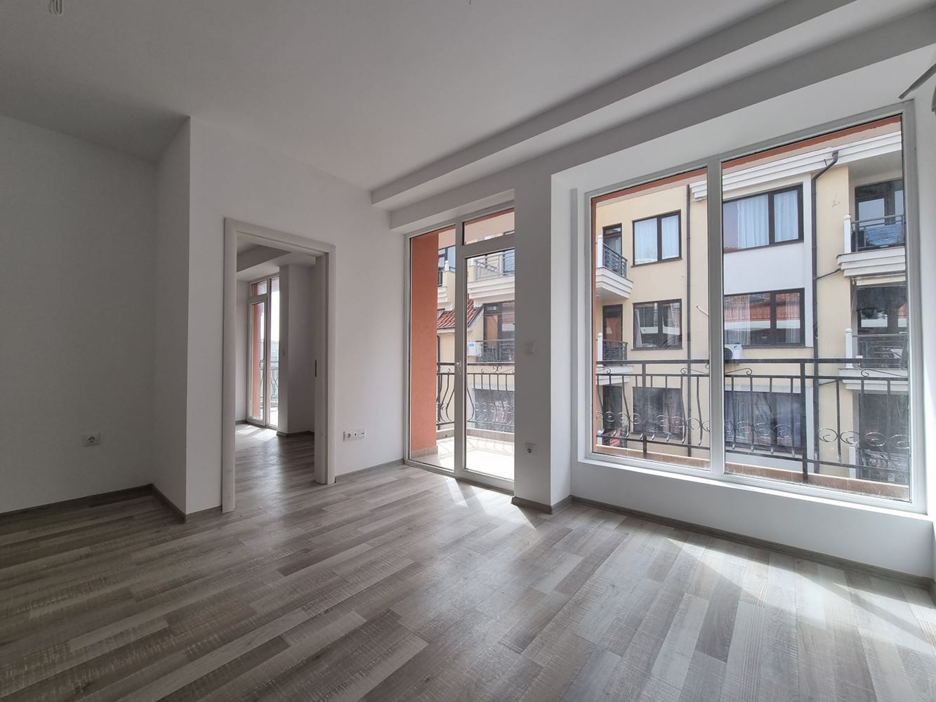 Mieszkanie z jedną sypialnią w Sveti Vlas bez opłat eksploatacyjnych – komfort i spokój 400 m od morza