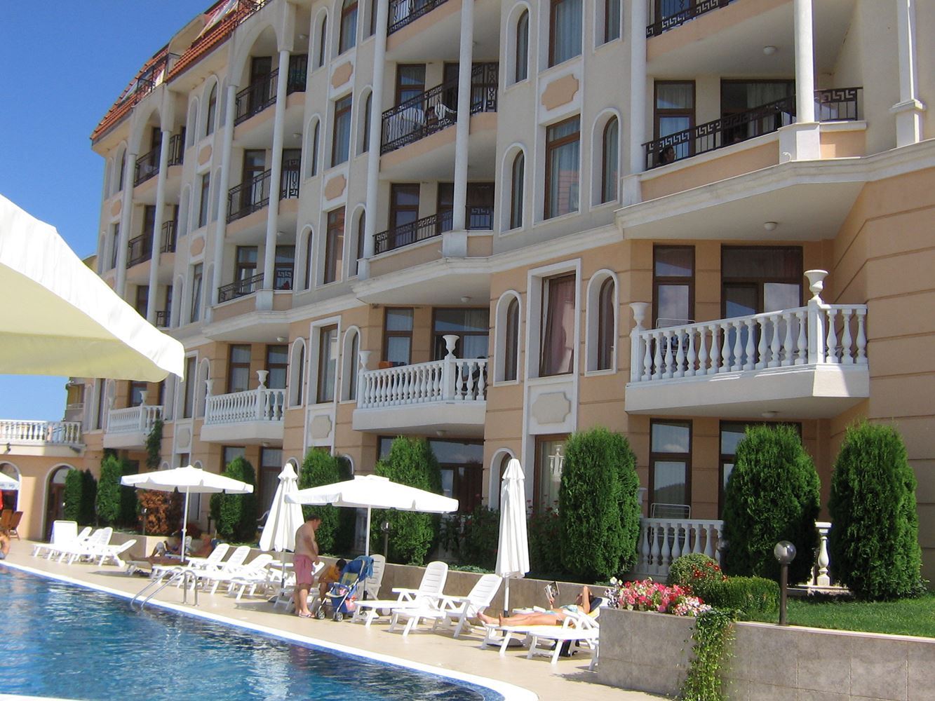 Pierwsza linia do plaży Butamyata! Umeblowany apartament z jedną sypialnią i częściowym widokiem na morze w Sinemorec