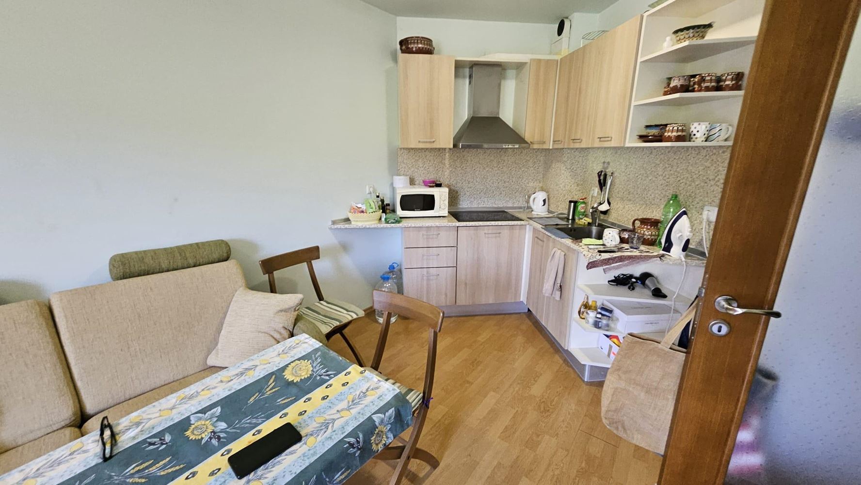 Morska panorama i komfort zaledwie 100 metrów od plaży! Umeblowany apartament z jedną sypialnią w kompleksie w Białej