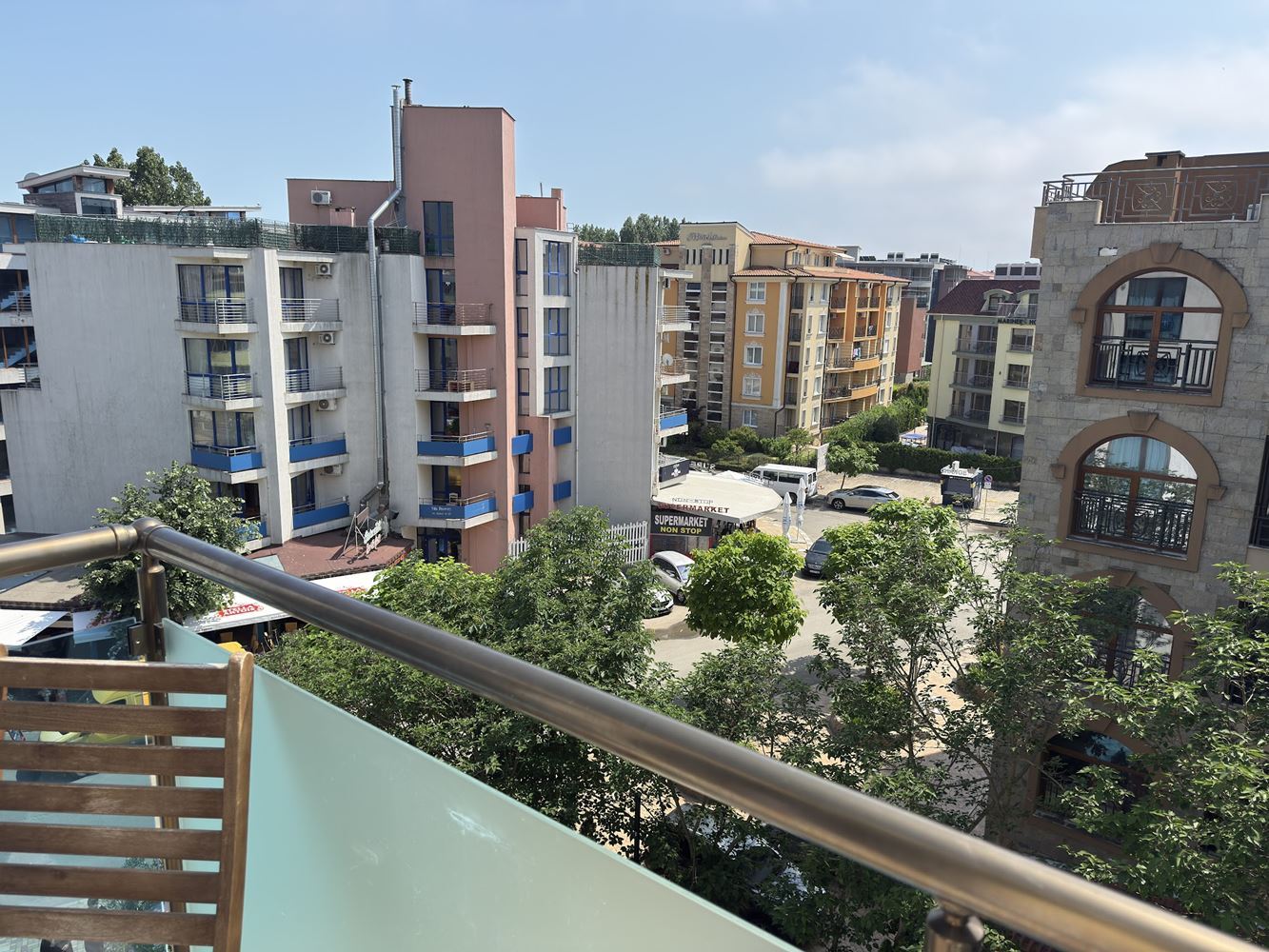 Przestronne studio w Słonecznym Brzegu – doskonała lokalizacja tylko 400 metrów od plaży