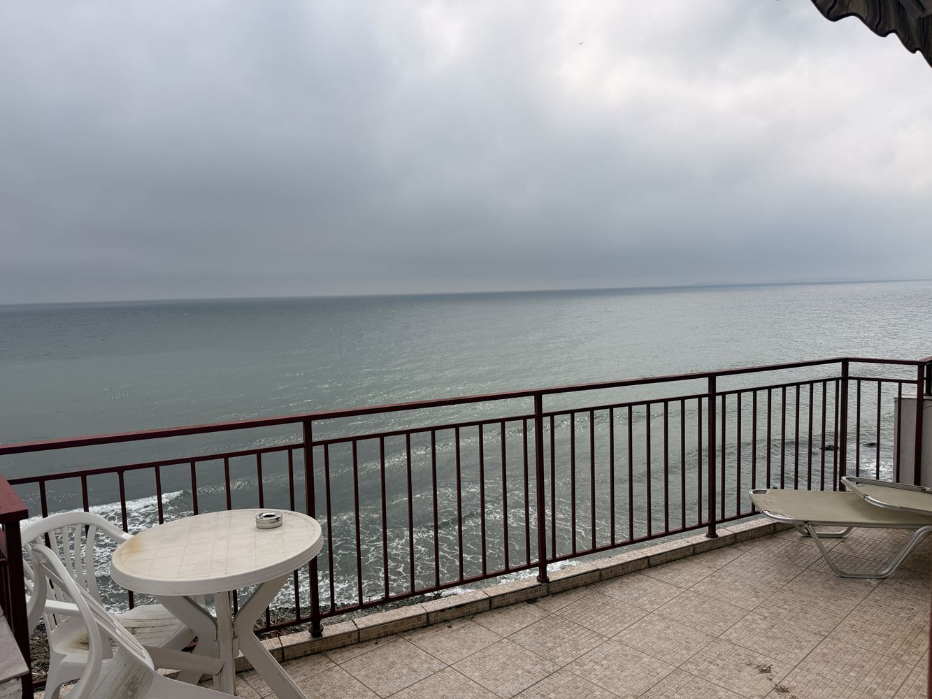 Dwupokojowy apartament w pierwszej linii z bezpośrednim widokiem na morze – Słoneczny Brzeg