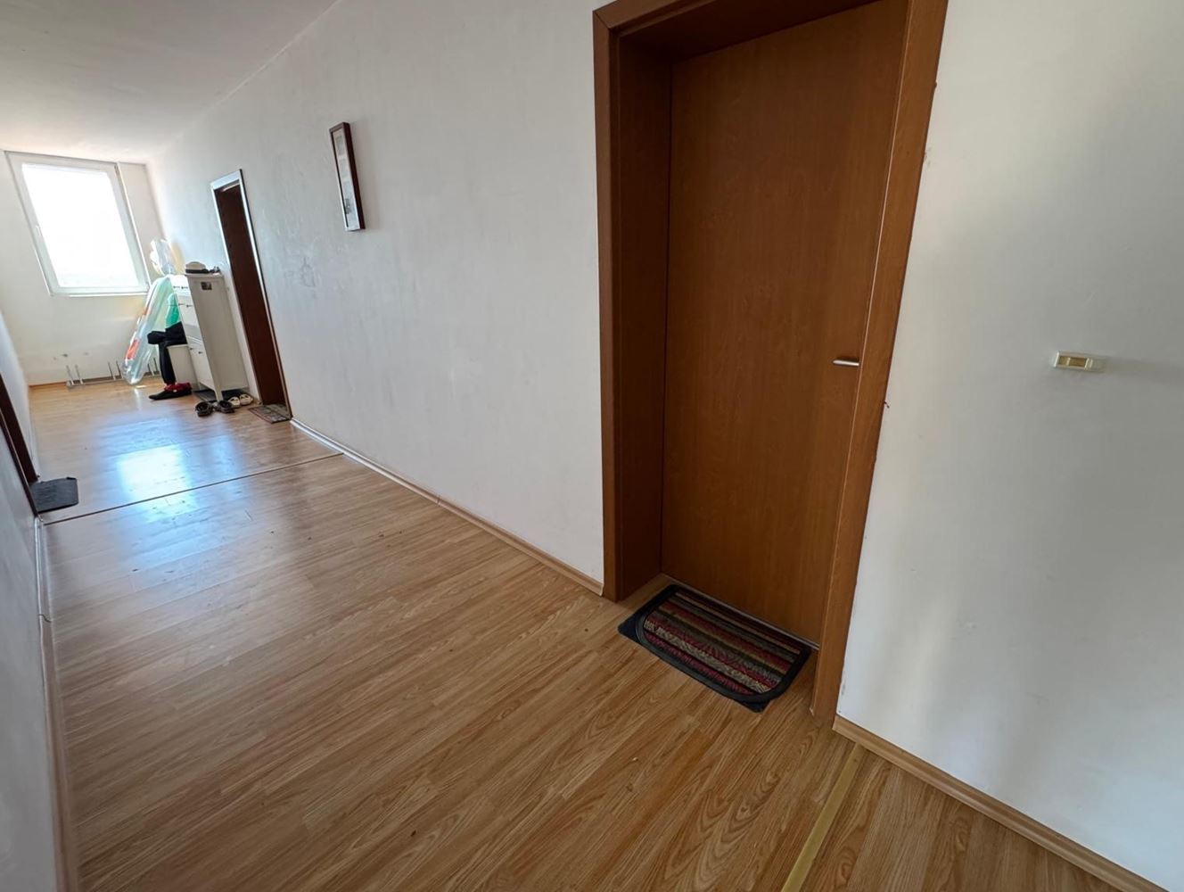 Przestronne studio z widokiem na morze i wydzieloną strefą sypialną w Achełoj