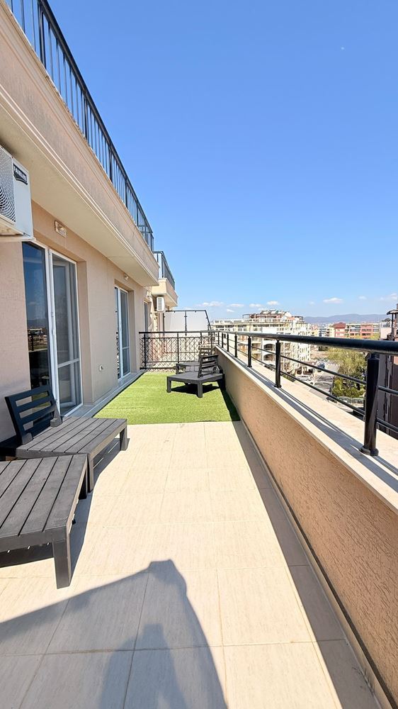 Luksusowy apartament dwupoziomowy z trzema sypialniami w sercu Słonecznego Brzegu – przestrzeń, styl i komfort na dwóch poziomach