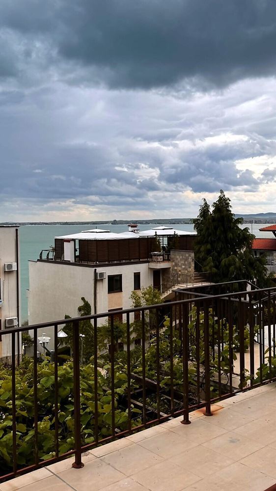 Trzypokojowy apartament z widokiem na morze w prestiżowym kompleksie w Świętym Własie