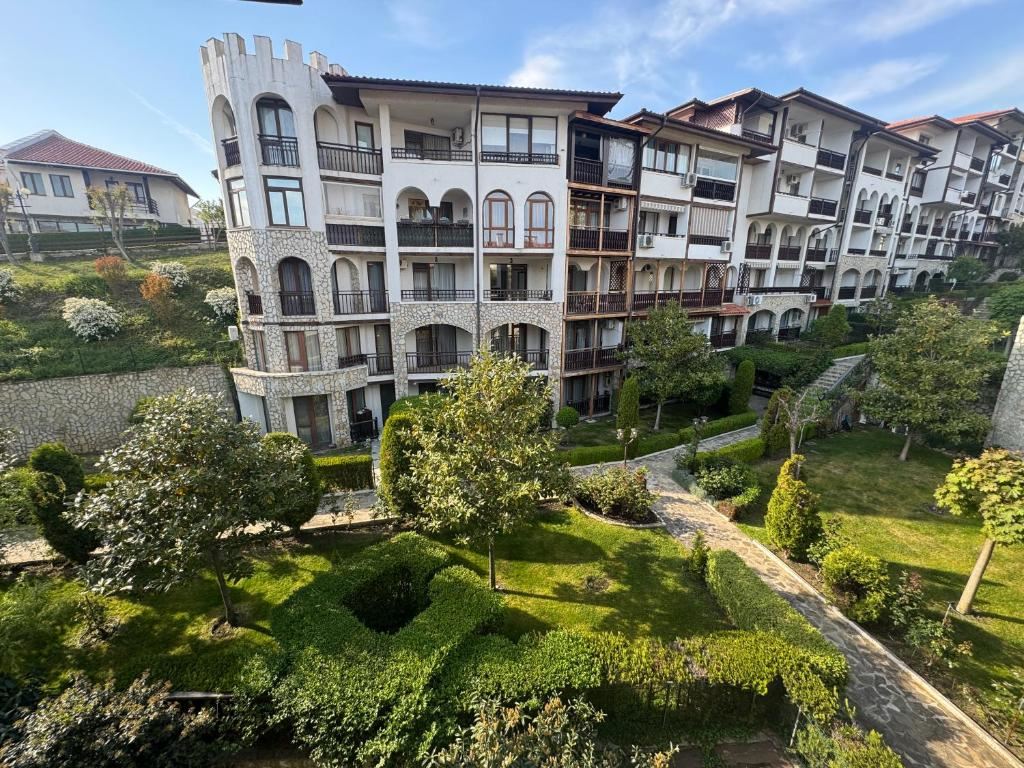 Apartament w pierwszej linii w Sveti Vlas – stylowa nieruchomość przy plaży i marinie jachtowej „Marina Dinevi”