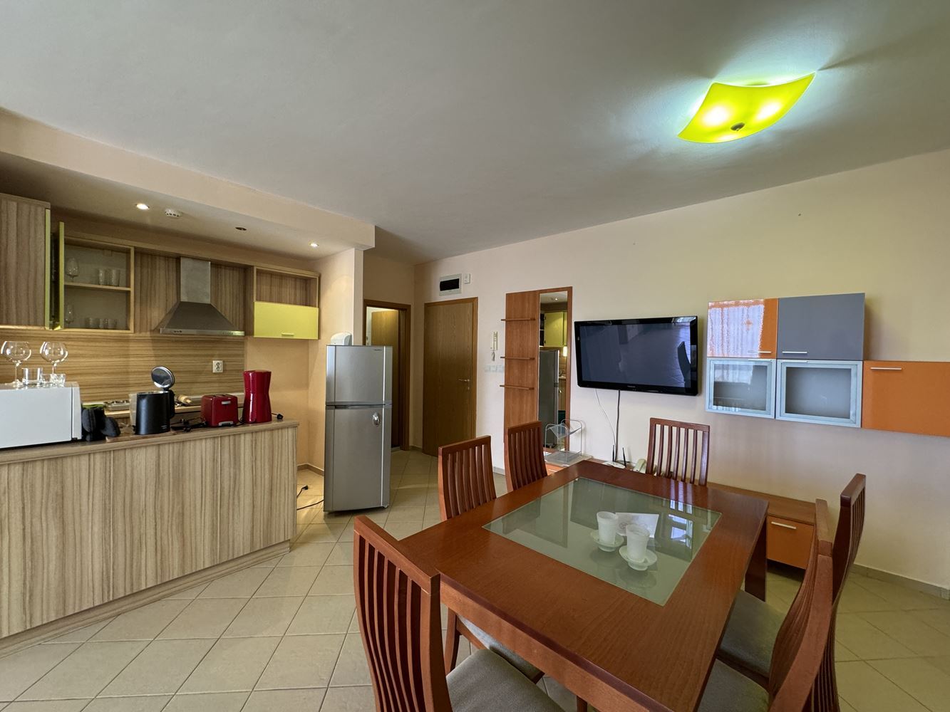 Przestronny apartament z dwiema sypialniami w pierwszej linii brzegowej w Sweti Własie – widok na morze i baseny