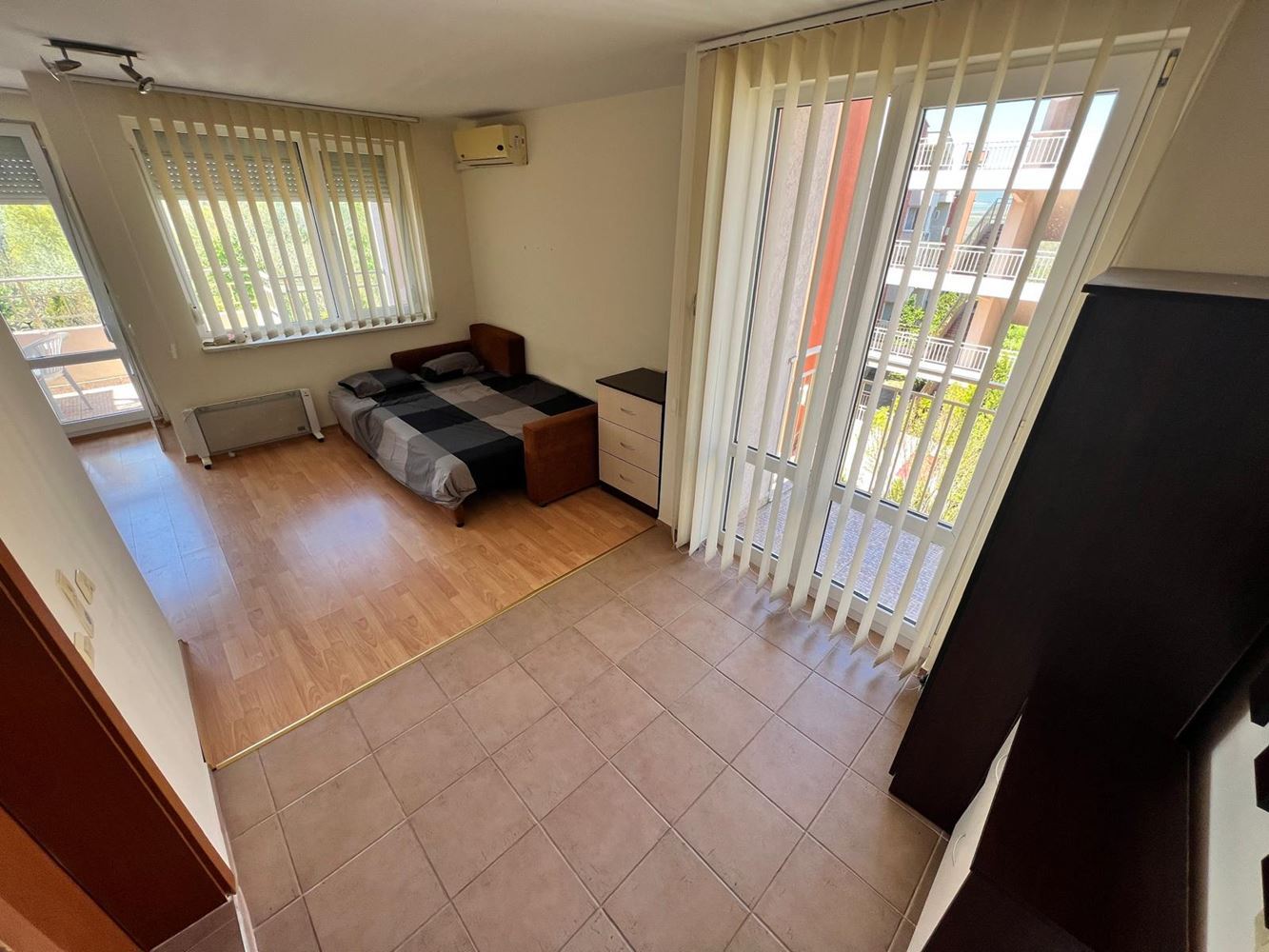 Przestronne i w pełni umeblowane studio w Słonecznym Brzegu – gotowe do zamieszkania lub inwestycji