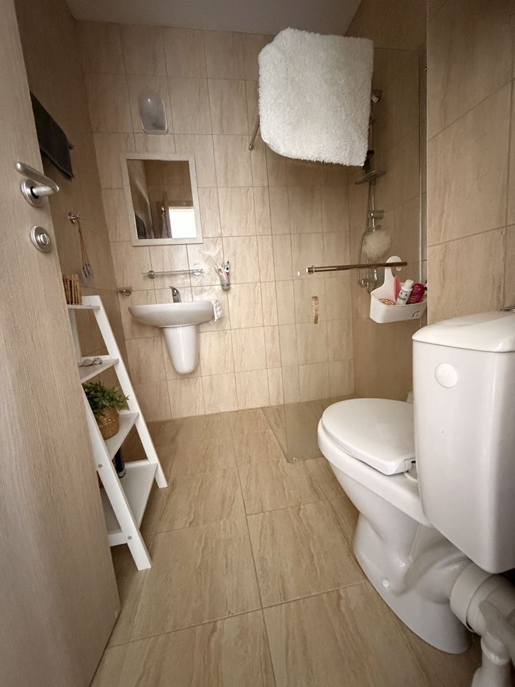 Mieszkanie z dwiema sypialniami i panoramicznym tarasem na obrzeżach Sunny Beach – komfort, spokój i styl