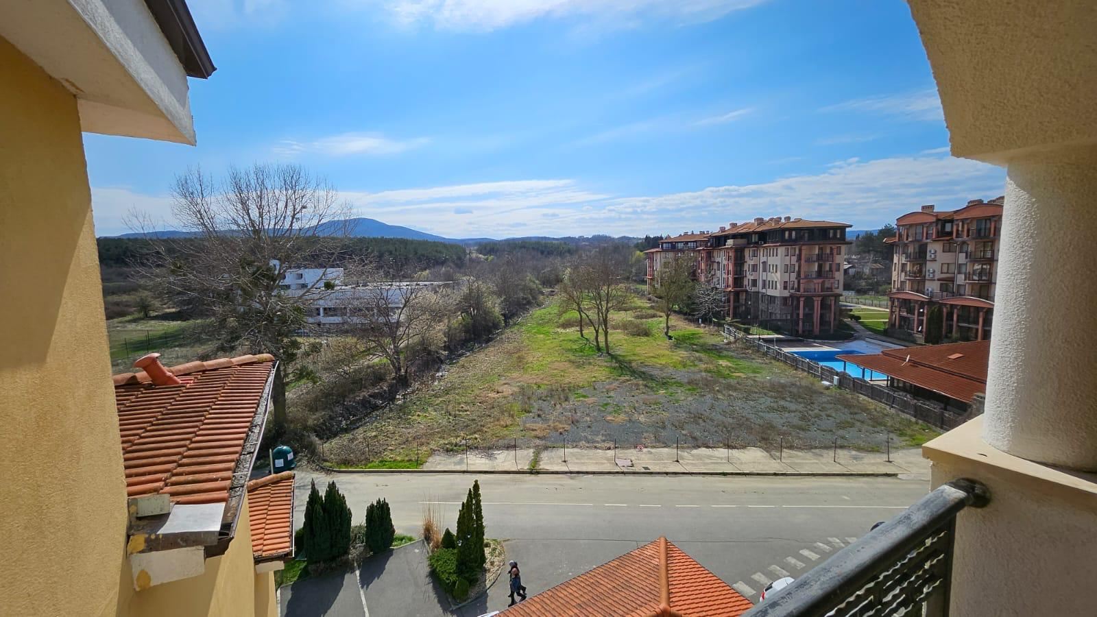 Przestronne mieszkanie z jedną sypialnią na pierwszej linii morza w Carewie z pełnym umeblowaniem