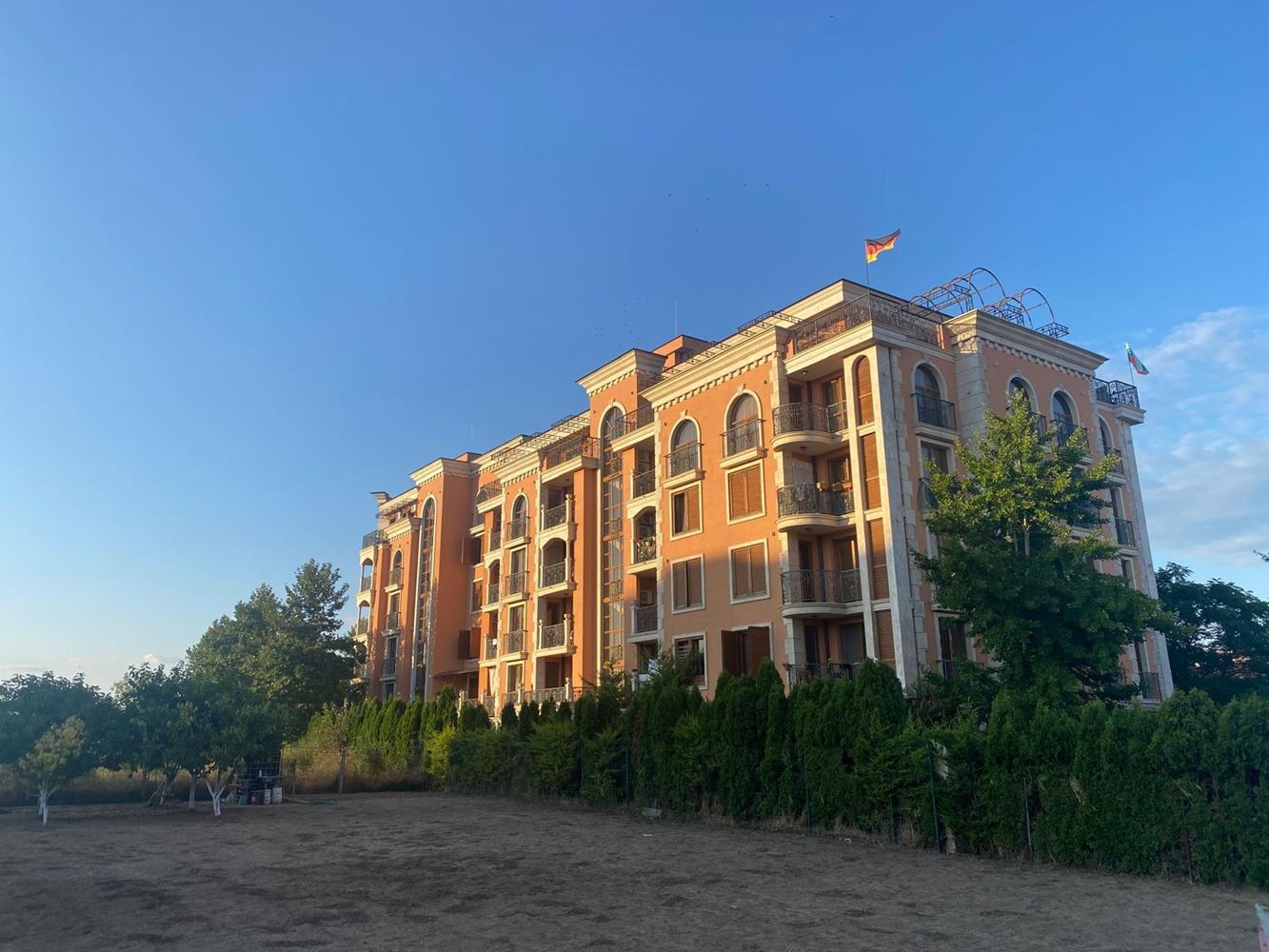 Piękny apartament z jedną sypialnią w Rawdzie z basenami i doskonałymi udogodnieniami – idealny na wakacje i inwestycję