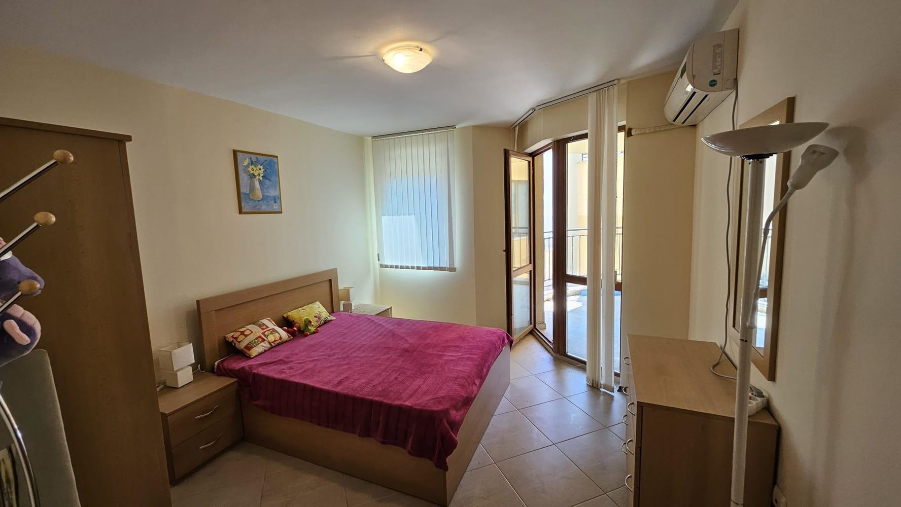 Apartament z dwiema sypialniami o doskonałej powierzchni i niskiej opłacie za utrzymanie w Słonecznym Brzegu