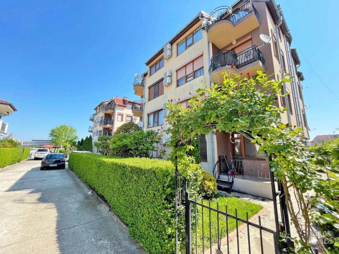  W pełni umeblowany dwupokojowy apartament 200 m od plaży w Rawdzie – cisza, zieleń i komfort w małym kompleksie