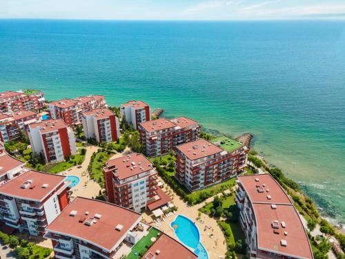 Pierwsza linia brzegowa w Świętym Własie – przestronne mieszkanie z dwiema sypialniami i doskonałą infrastrukturą