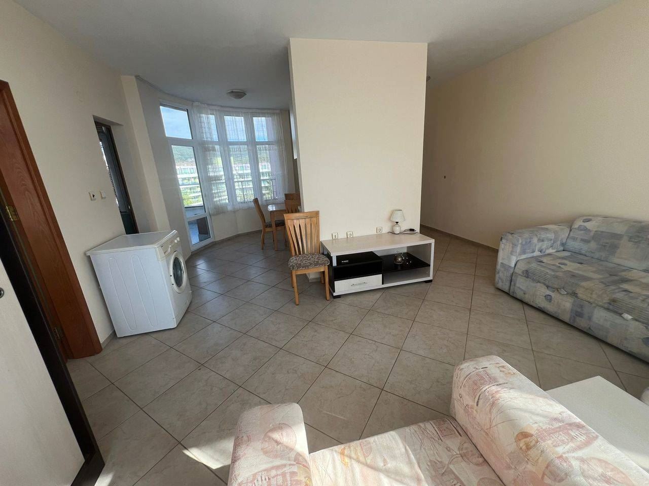 Przestronne mieszkanie z jedną sypialnią w Słonecznym Brzegu – komfort i przestrzeń w dobrze utrzymanym kompleksie